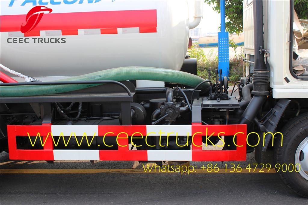 CEEC produce 4000 L cesspit emptier trucks export Ecuador