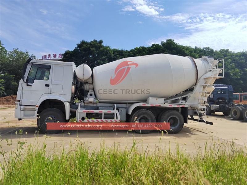 HOWO 13CBM mixer used truck