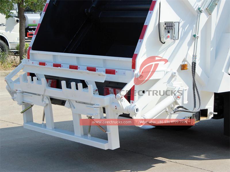 Shcaman 4x2 garbage compactor truck