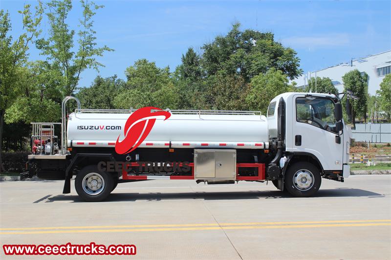 Isuzu 4x4 4cbm off-road potable water tanker