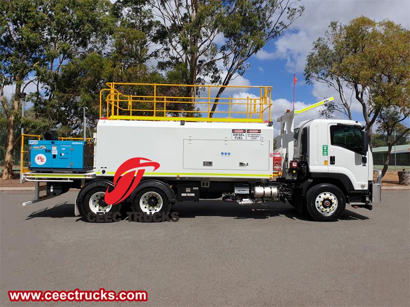 Isuzu FVZ 6x4 heavy oil lubrication service truck