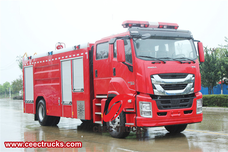 Isuzu 4x4 GIGA 8000L water fire truck