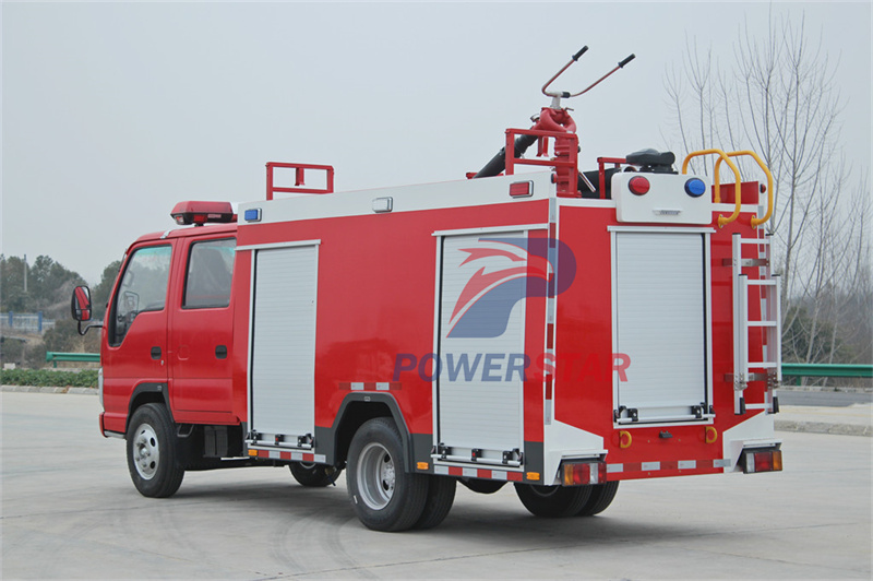 Isuzu ELF 100P foam fire pumper truck