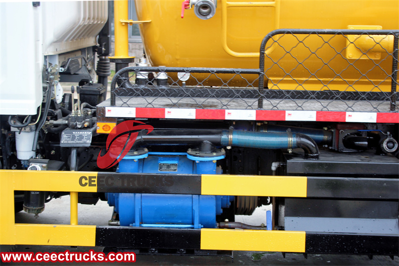 Isuzu NPR vacuum cleaner truck Isuzu NPR vacuum cleaner truck