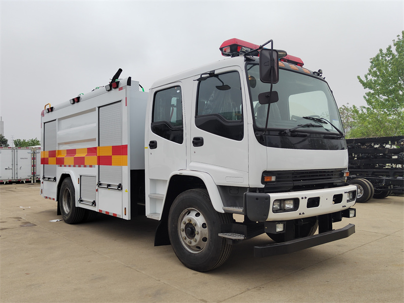 Isuzu FVR fire engine