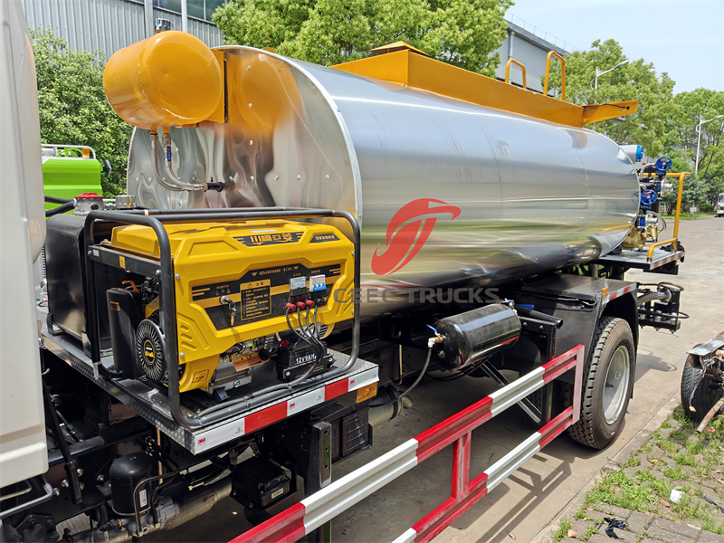 Howo bitumen sprayer truck