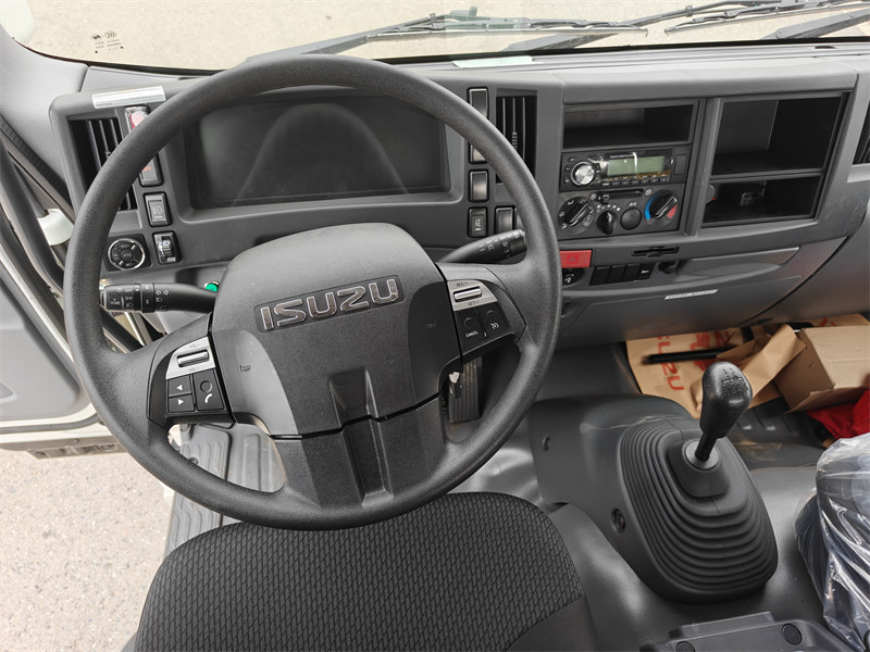 ISUZU GIGA 4X water truck cabinet