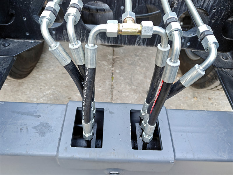 Isuzu FTR crane truck