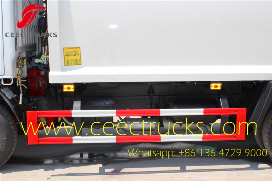 Manufacturer lowest price supply 5 CBM compressed garbage trucks Dongfeng