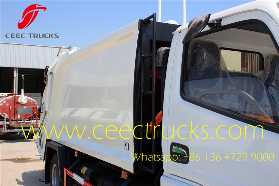 Manufacturer lowest price supply 5 CBM compressed garbage trucks Dongfeng