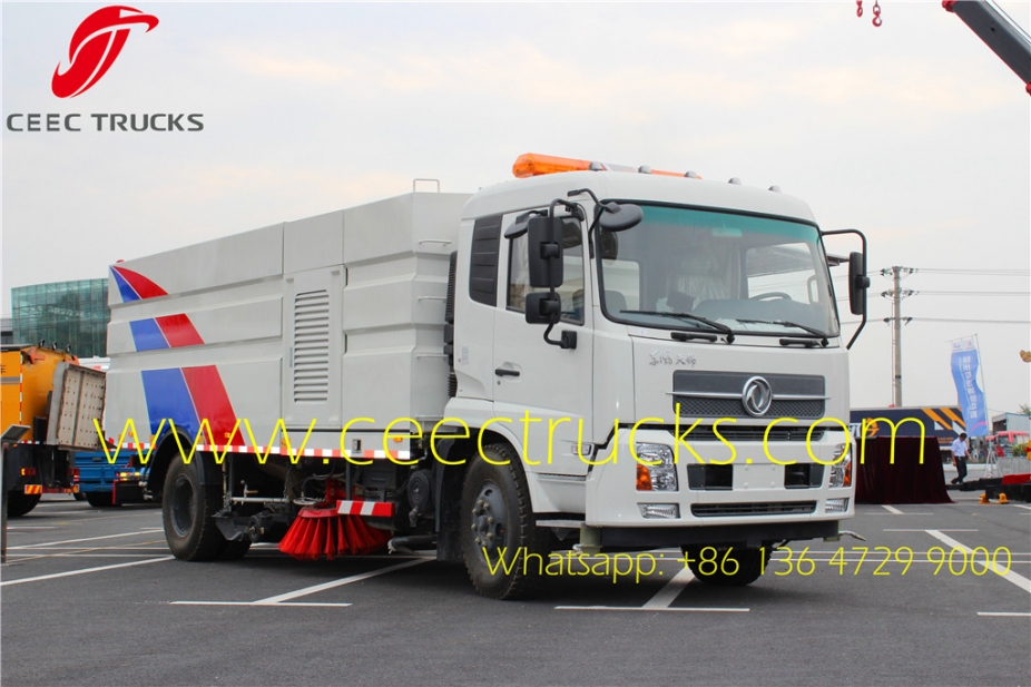  Dongfeng 4*2 dry-type road sweeper/dust cleaner road sweeper  manufacturer