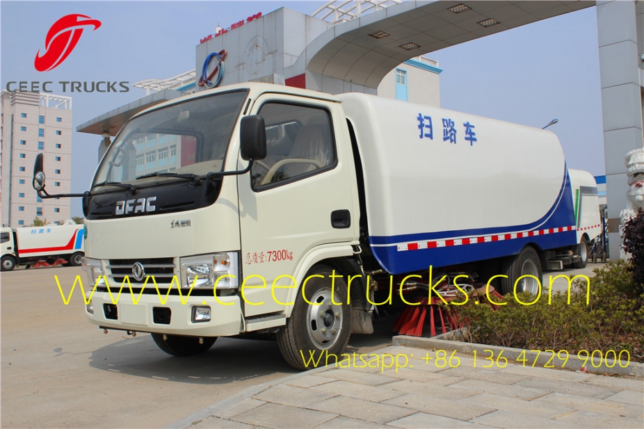 Dongfeng 4x2 road sweeper truck for public street sweeper truck for sale