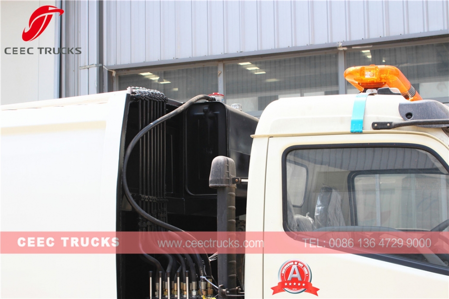 Famous DongFeng 8 CBM waste compactor truck