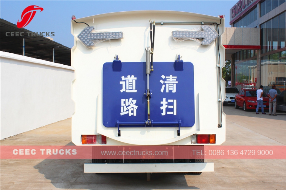 ISUZU 5000L road sweeper truck golden supplier