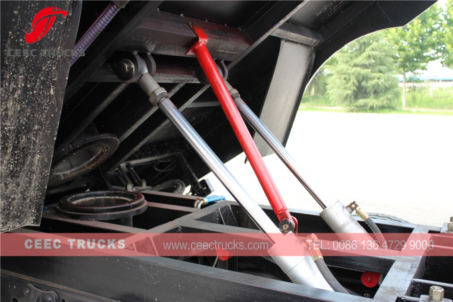 ISUZU 12CBM Straßenkehrmaschine