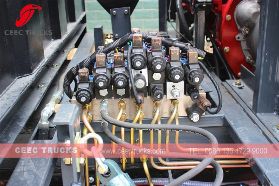 ISUZU 12CBM Straßenkehrmaschine