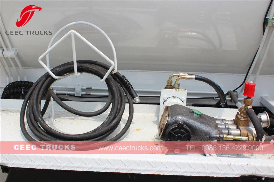 ISUZU 4.000L Küchenmülltankwagen