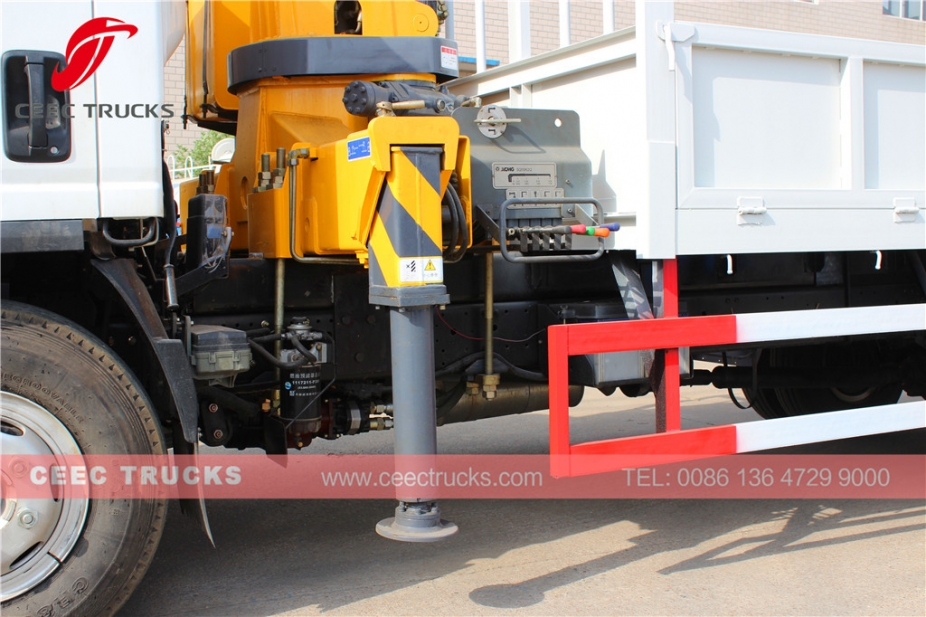 SINOTRUK 5 T truck mounted crane trucks