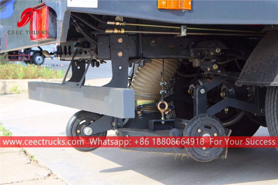 ISUZU 5cbm road sweeper