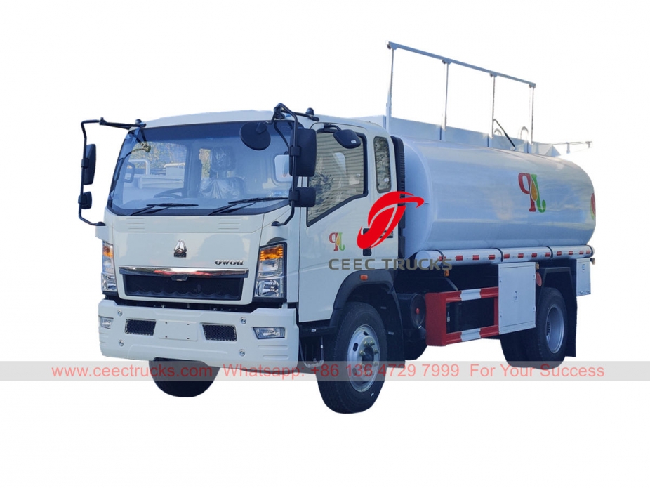 HOWO 6 wheeler refueling truck