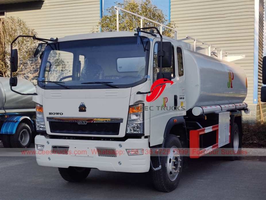 HOWO 6 wheeler refueling truck