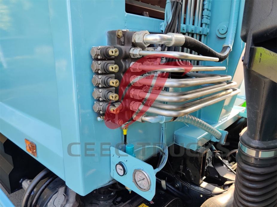 Dongfeng 4×2 garbage compression truck for sale