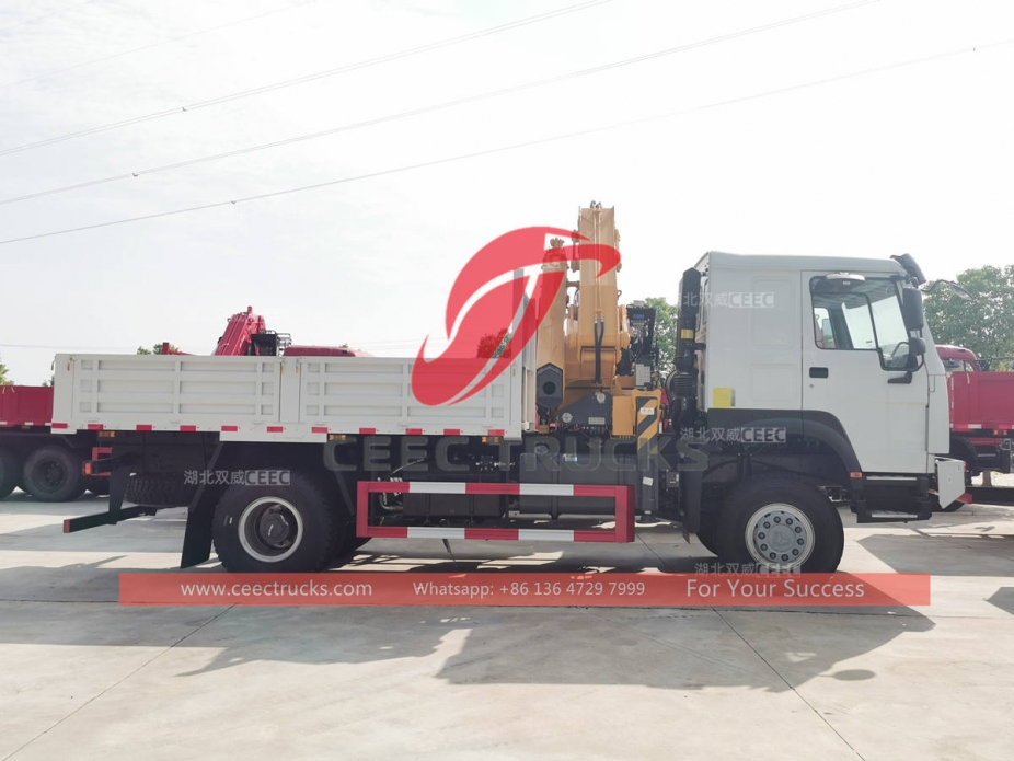 HOWO 4×4 AWD Truck Mounted Crane for sale