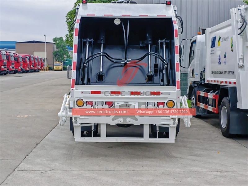 SINOTRUK Rubbish  Garbage Truck 8cbm bin lorry for sale