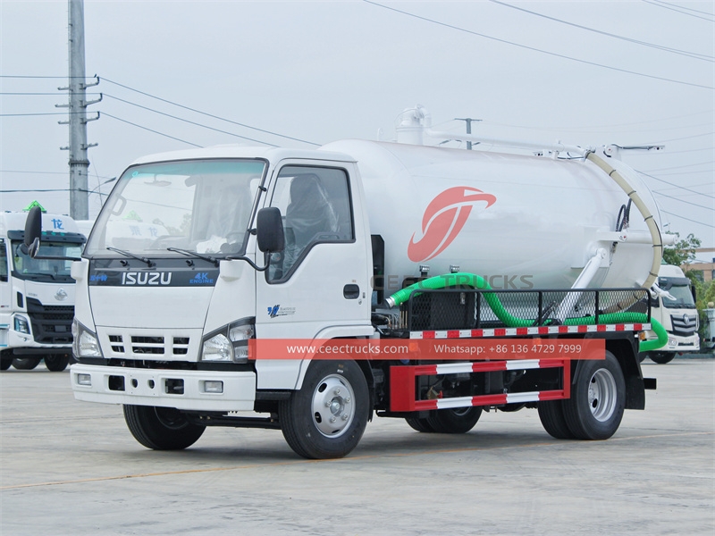 ISUZU mini vacuum sewage truck with factory direct sale