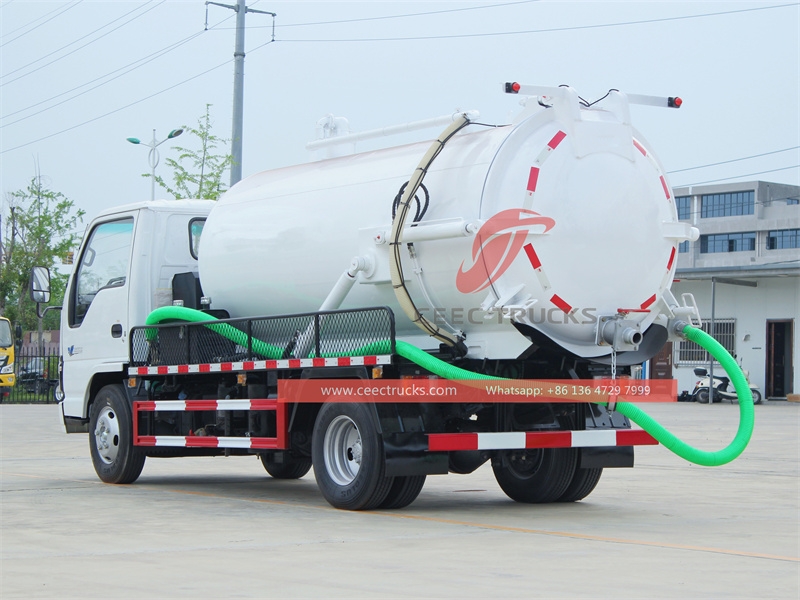 ISUZU mini vacuum sewage truck with factory direct sale