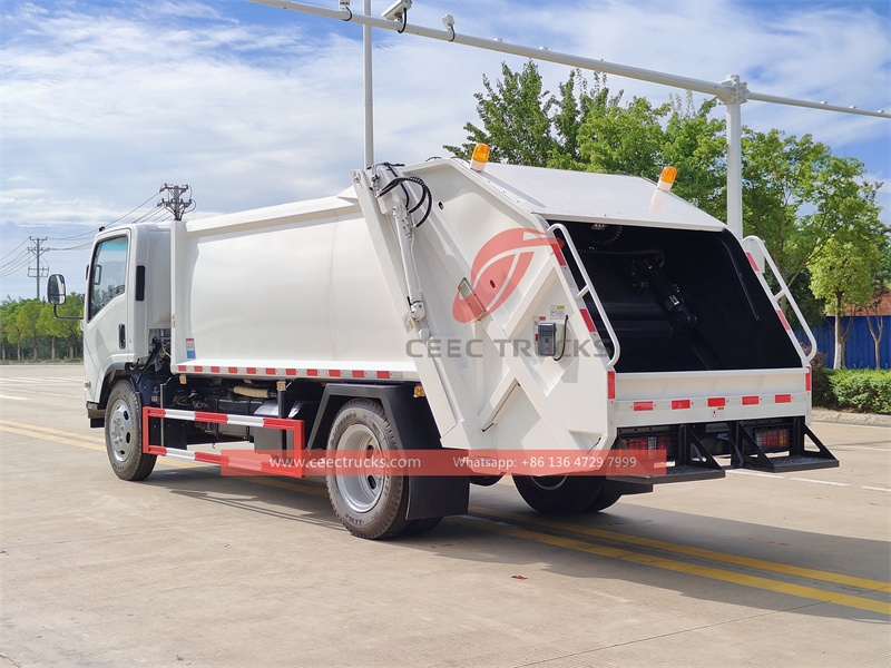 ISUZU NPR light duty 8CBM Waste Compactor truck made in China