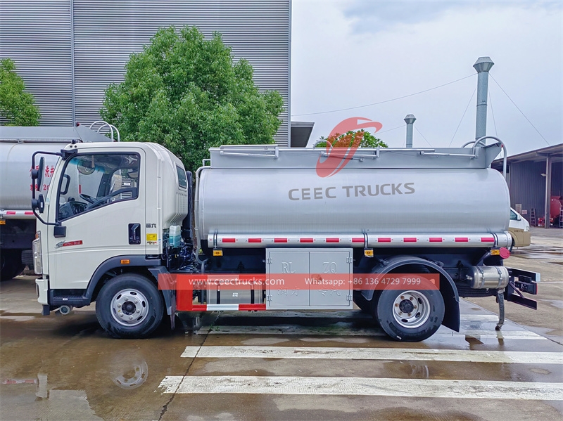 HOWO 140hp light duty Fuel Tank Truck made in China