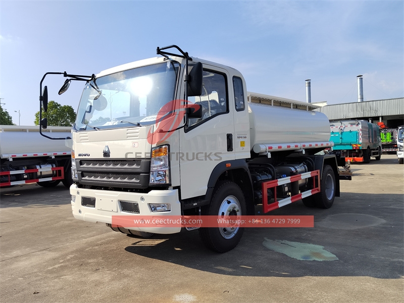 HOWO 140hp light duty Fuel Tank Truck made in China