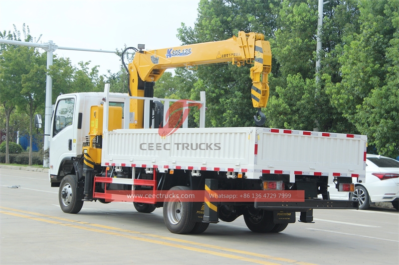 ISUZU 700P 4×4 off-road Crane Truck made in China best factory