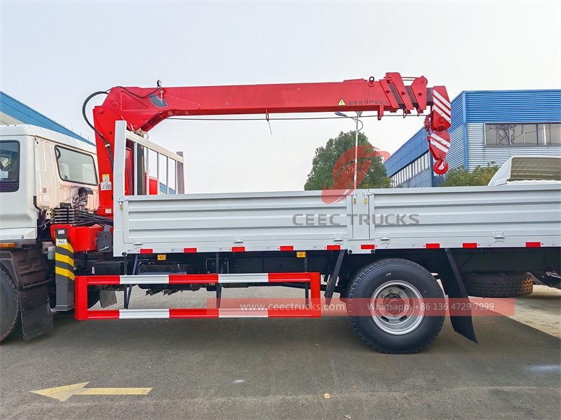 Isuzu FTR telescopic crane truck with factory direct sale