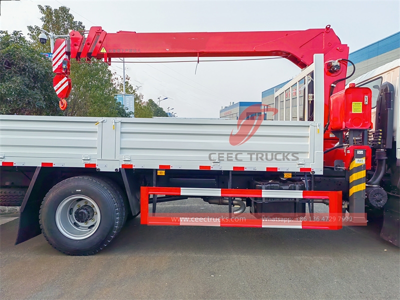 Isuzu FTR telescopic crane truck with factory direct sale