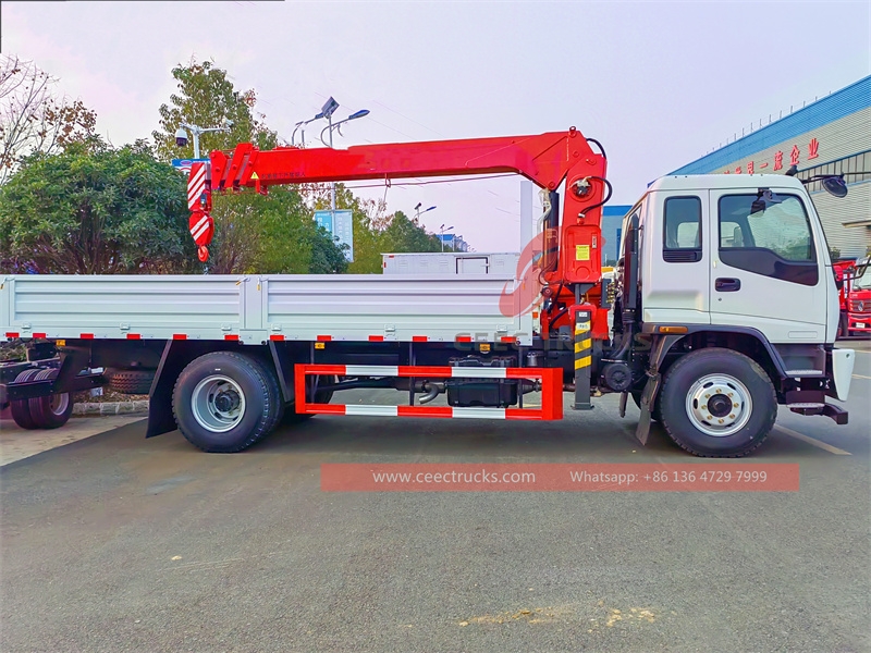 Isuzu FTR telescopic crane truck with factory direct sale