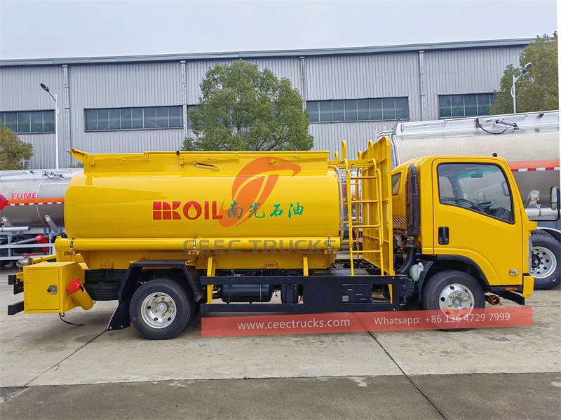 RHD isuzu petrol fuel bowser made in China