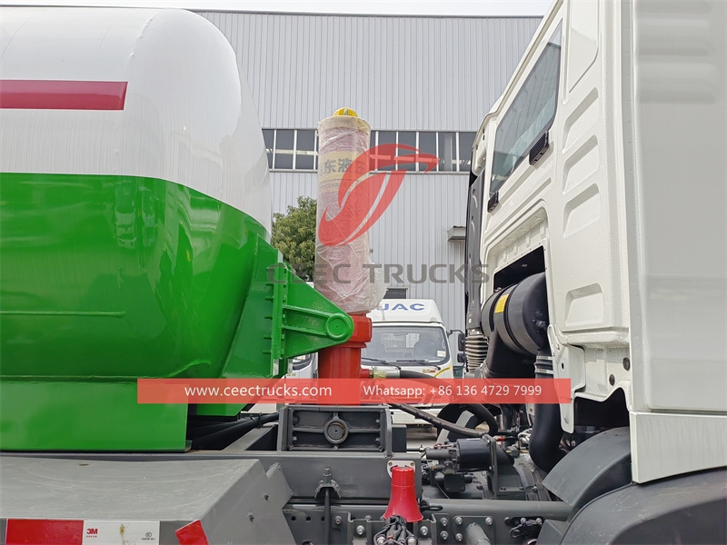 Howo 8x4 sewer vator truck with best price