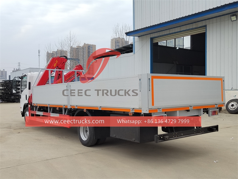 Isuzu NPR folding crane cargo truck