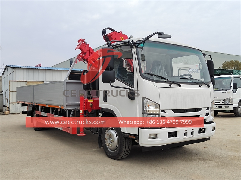 Isuzu NPR folding crane cargo truck