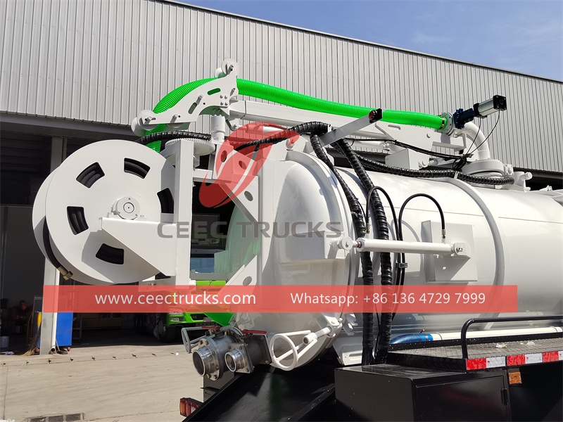 Shacman 6 wheeler vacuum sewer truck