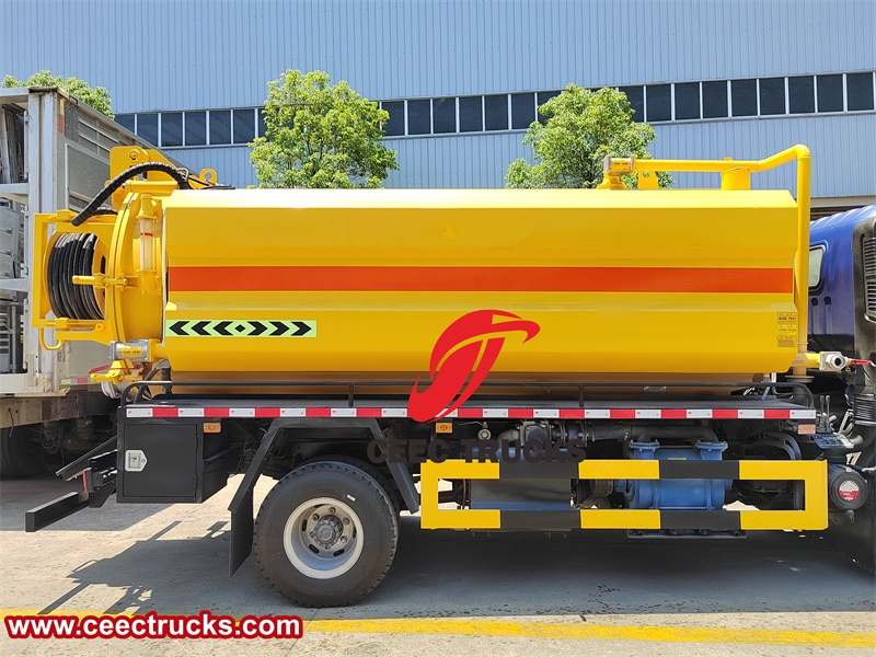 Howo 5 cbm truck mounted sewage jetter with factory direct sale