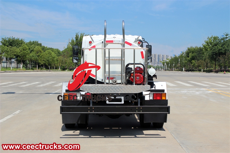 Isuzu 4x4 4cbm off-road potable water tanker for sale