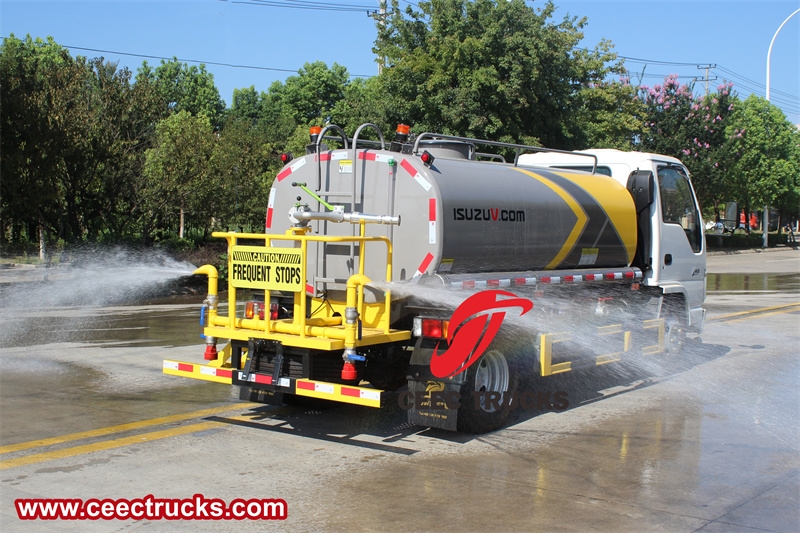 Isuzu Elf street washer water trucks