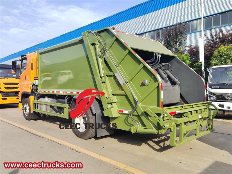  Isuzu GIGA 4X2 waste compactor truck