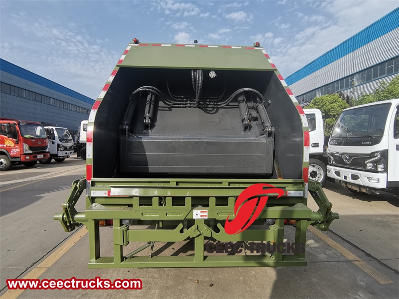  Isuzu GIGA 4X2 waste compactor truck