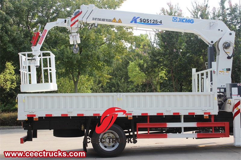 Isuzu Boom Crane Truck with Manlifter