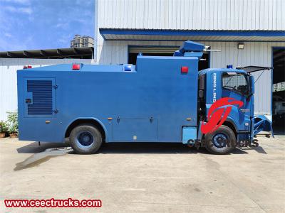 Isuzu Giga armored water cannon truck