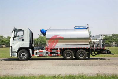 Isuzu GIGA 6x4 14000L bitumen distributor truck